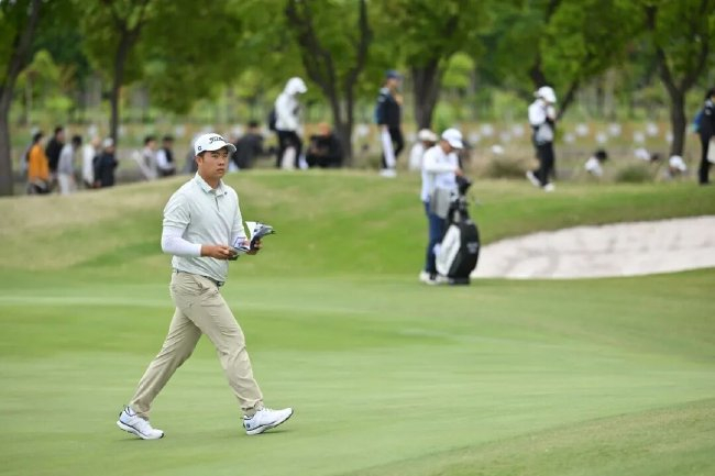 沃尔沃中国公开赛首轮周彦含1杆之差单独第二