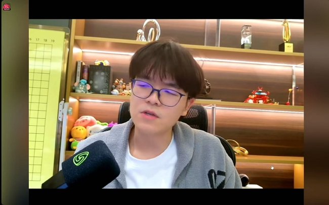 柯洁直播落泪鞠躬感谢大家支持：我会永不妥协