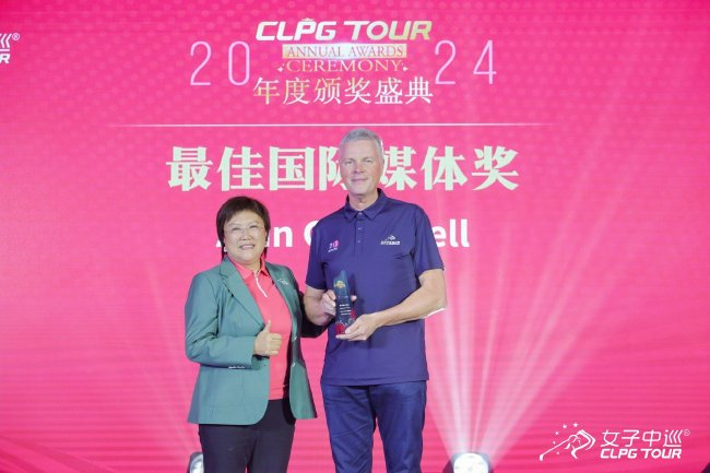 老外记者隐在加拿大 默默宣传中国高尔夫超20年