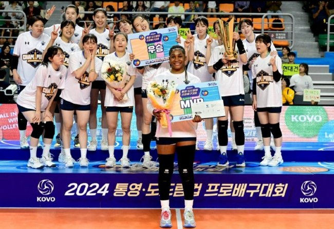 韩国女排KOVO杯现代建设荣膺冠军 接应莫玛获MVP
