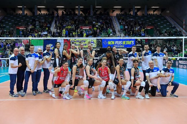 欧冠女排科内3-0横扫热舒夫 朱婷10分哈克夺18分